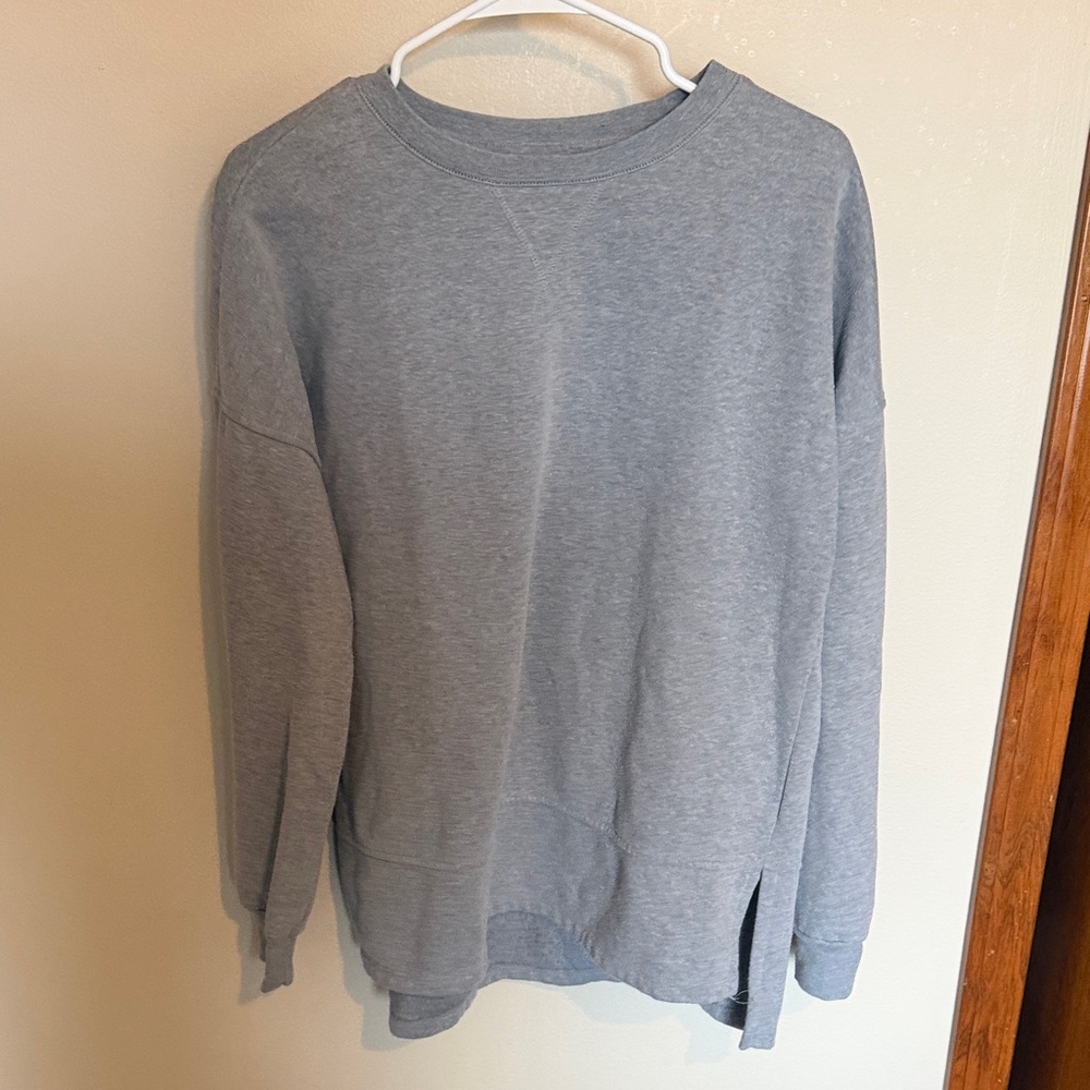 Universal Thread Men's Heather Gray Crewneck Sweater